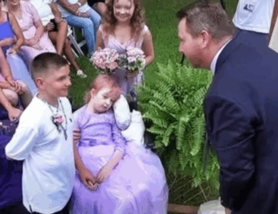 La familia cumple el último deseo de una niña de 10 años: una dulce boda con su amor de la infancia – ¡Las conmovedoras imágenes que derriten el corazón! La familia cumple el último deseo de una niña de 10 años: una dulce boda con su amor de la infancia – ¡Las conmovedoras imágenes que derriten el corazón!
