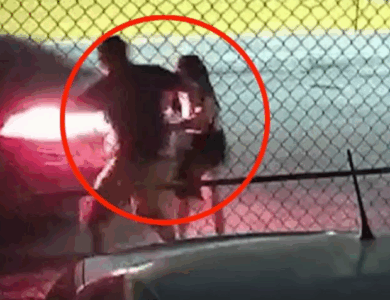 Captan el momento en que hombre embiste a su pareja con automóvil: denuncian intento de feminicidio | VIDEO