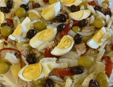 Hoy ensalada murciana no le he puesto tomate en su lugar, le he puesto pimiento asado a la leña Hoy ensalada murciana no le he puesto tomate en su lugar, le he puesto pimiento asado a la leña