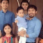 El chico se convirtió en campeón mundial y utilizó el dinero del premio para construir un pueblo para familias necesitadas: ¡Detalles de la increíble historia! El chico se convirtió en campeón mundial y utilizó el dinero del premio para construir un pueblo para familias necesitadas: ¡Detalles de la increíble historia!