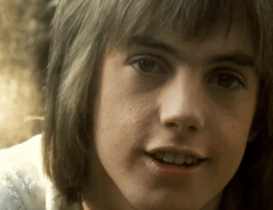 “Ídolo de los 70 sorprende a sus fans con una transformación impactante a los 66 años, ¡tras alejarse del foco mediático en el apogeo de su fama!” ¿Cómo luce ahora?