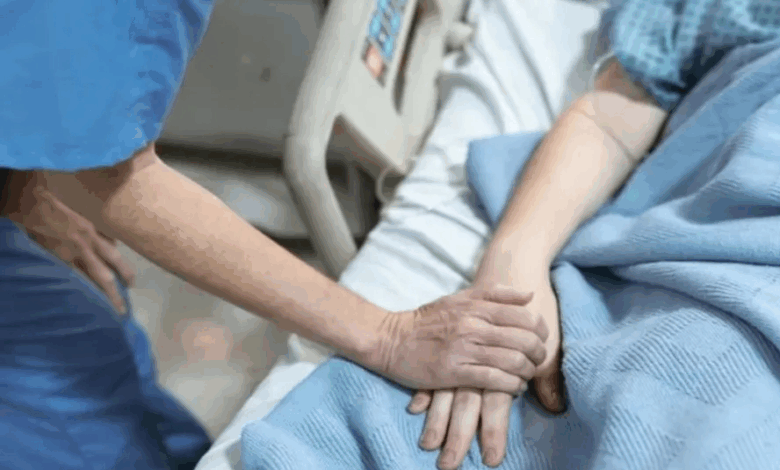 El sorprendente fenómeno que ocurre en el cuerpo antes de fallecer, según una experta