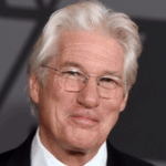 “Es joven y hermosa, su esposo tiene casi el doble de su edad”: ¡Richard Gere, de 74 años, apareció en la alfombra roja con su bella esposa!