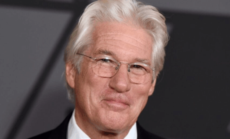 “Es joven y hermosa, su esposo tiene casi el doble de su edad”: ¡Richard Gere, de 74 años, apareció en la alfombra roja con su bella esposa!