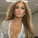 “¡Salió con unos shorts blancos invisibles!”: Jennifer Lopez, de 55 años, deja sin palabras a sus fans con su audaz look. “¡Salió con unos shorts blancos invisibles!”: Jennifer Lopez, de 55 años, deja sin palabras a sus fans con su audaz look.