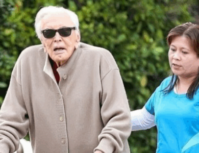 ¿Puedes reconocerlo?: ¡Un ícono de Hollywood que vivió una vida larga y notable! ¿Puedes reconocerlo?: ¡Un ícono de Hollywood que vivió una vida larga y notable!