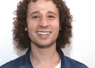 VIDEO: Agreden a Luisito Comunica en la vía pública por criticar la marcha contra la gentrificación